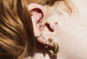 Can You Wear Earbuds with A Daith Piercing ? Step by Step Guide